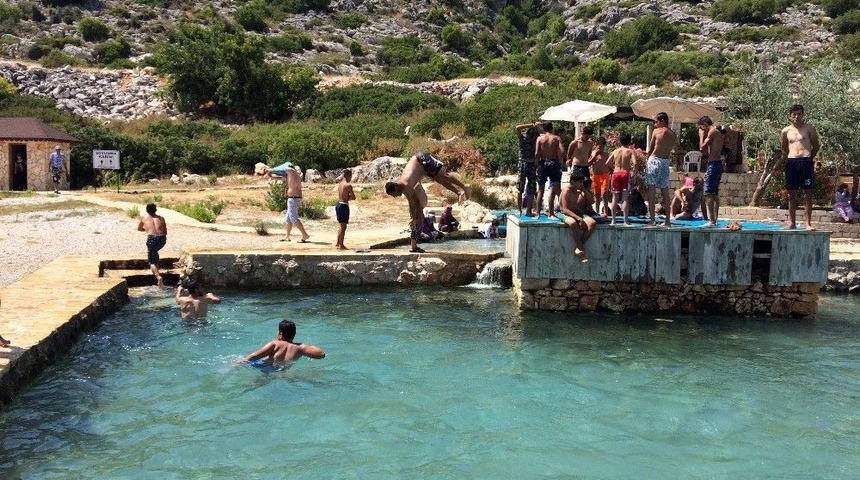 Sıcaktan Bunalan Vatandaşlar Demre Burgucu&rsquo;nda Serinliyor