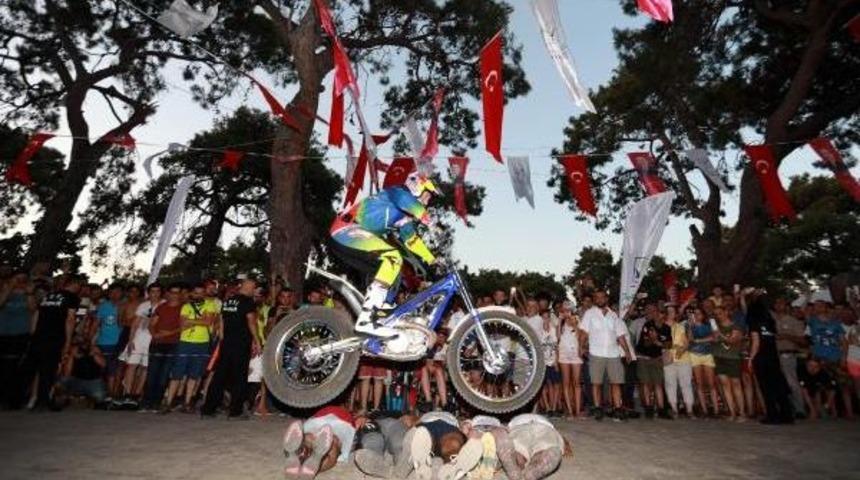 Motosiklet Festivali'nde Akrobasi G&ouml;sterisi Nefes Kesti