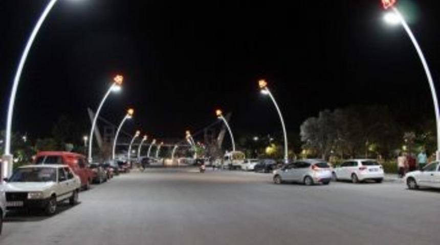 Aliağa Caddeleri Işıl Işıl