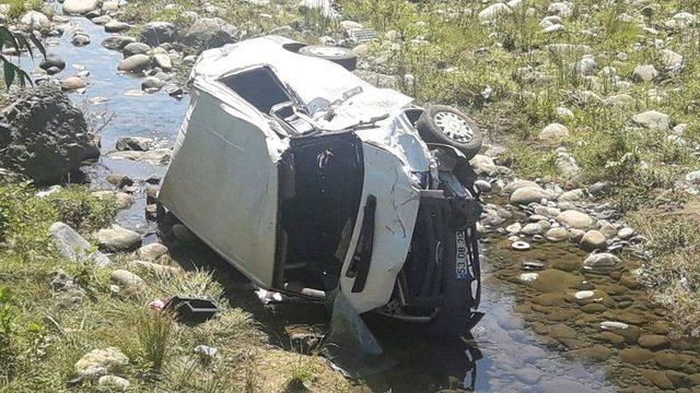 Rize’de Trafik Kazası: 1 Ölü, 1 Yaralı