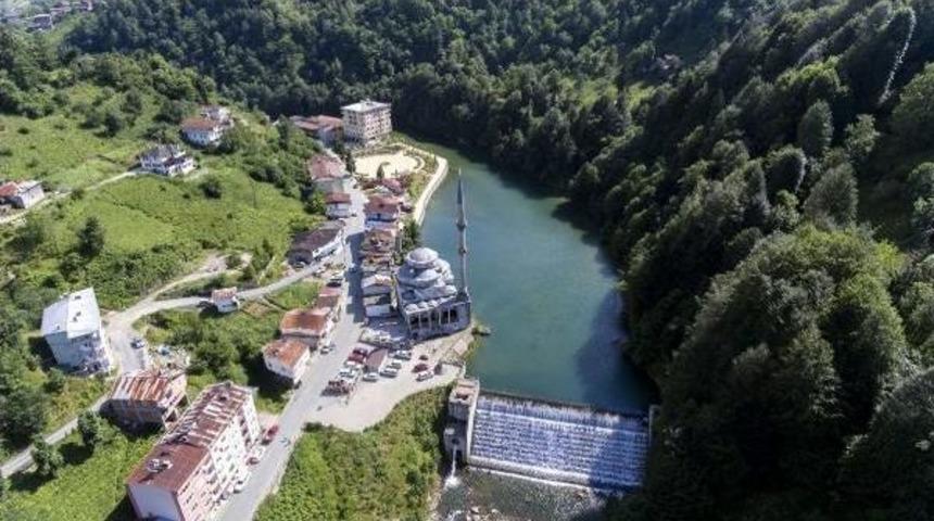 Hemşin Belediyesi Devraldığı Hes'i K&uuml;&ccedil;&uuml;lt&uuml;p, Yapay G&ouml;leti Kurtardı