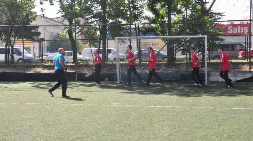 Ankaralı İtfaiye Amiri Sesiyle Sanat&ccedil;ılara Taş &Ccedil;ıkarttı