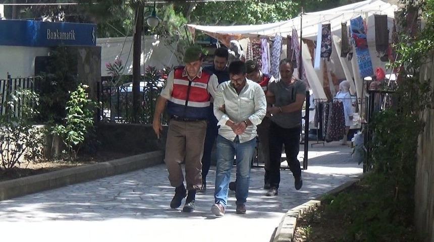 &Ccedil;anakkale&rsquo;de 2 Minib&uuml;ste 48 Ka&ccedil;ak Yakalandı