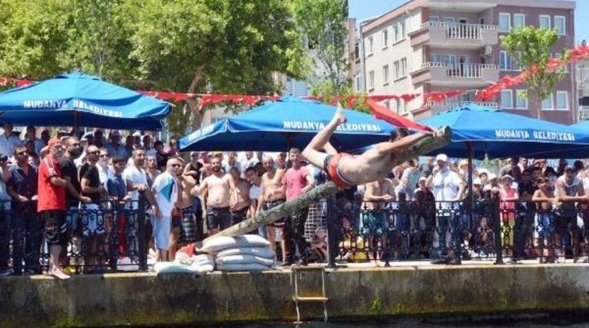 Kabotaj Bayramında Yağlı Direk Yarışması Heyecanı
