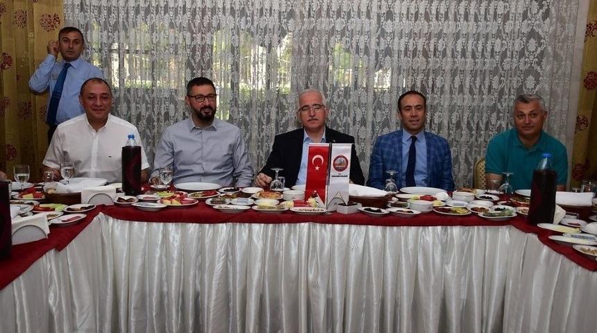 Vali Tuna Turizmcilerle Bir Araya Geldi