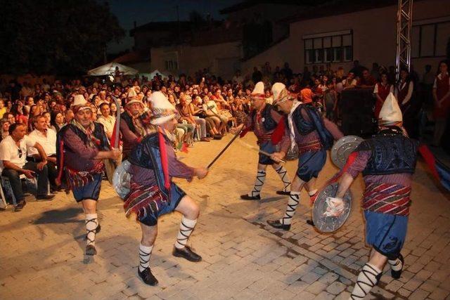 Yeşim Salkım Domates Festivalinde Sahne Aldı