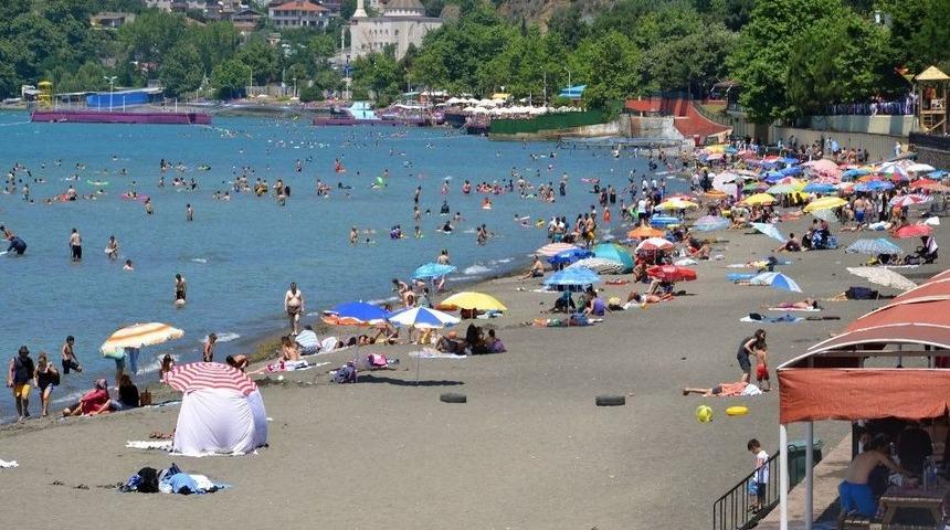 Karadeniz Sahilindeki Plajlar Doldu