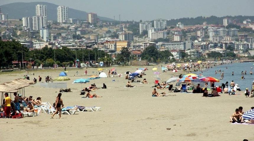 Sıcak Hava Sahillere Akın Ettirdi