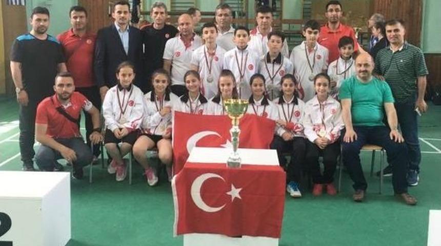 T&uuml;rkiye Badminton Milli Takımı Balkan Şampiyonu Oldu