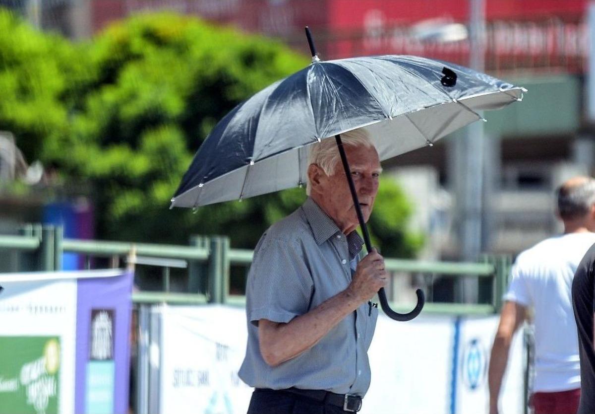 İstanbul&rsquo;da Sıcak Hava Bunaltıyor