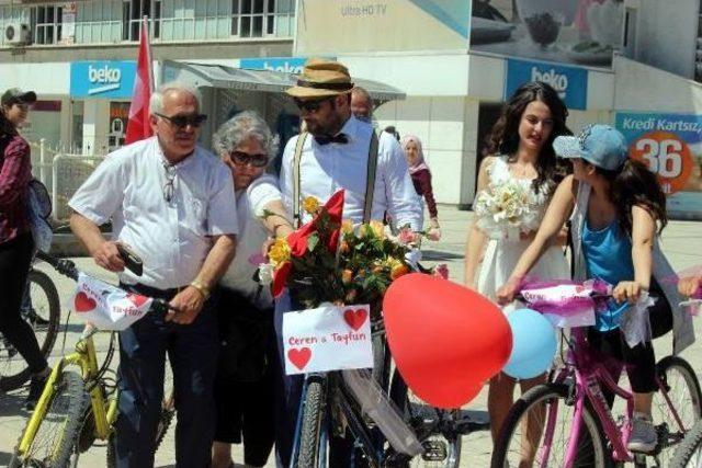 Erzincan’Da Bisikletli Düğün Konvoyu