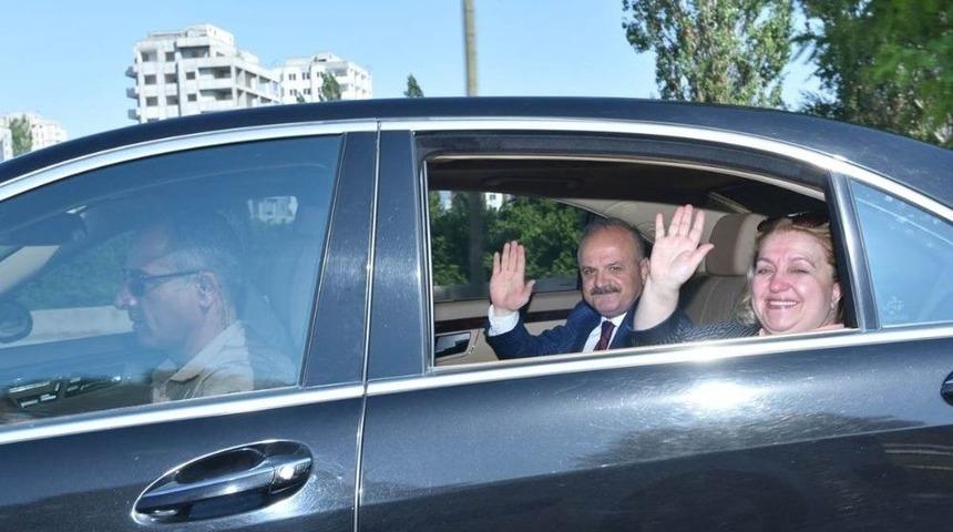 Vali &Ccedil;akacak Mersin&rsquo;e Veda Etti