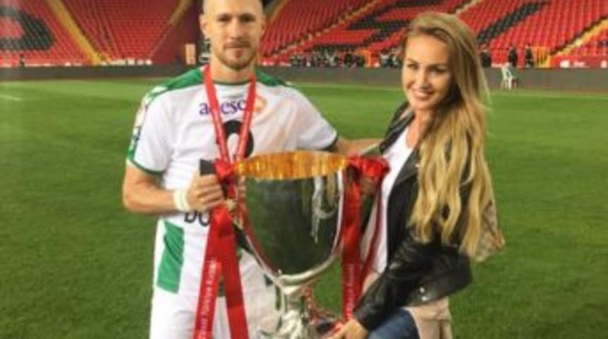 Barry Douglas, İngiltere&rsquo;ye Transfer Oldu