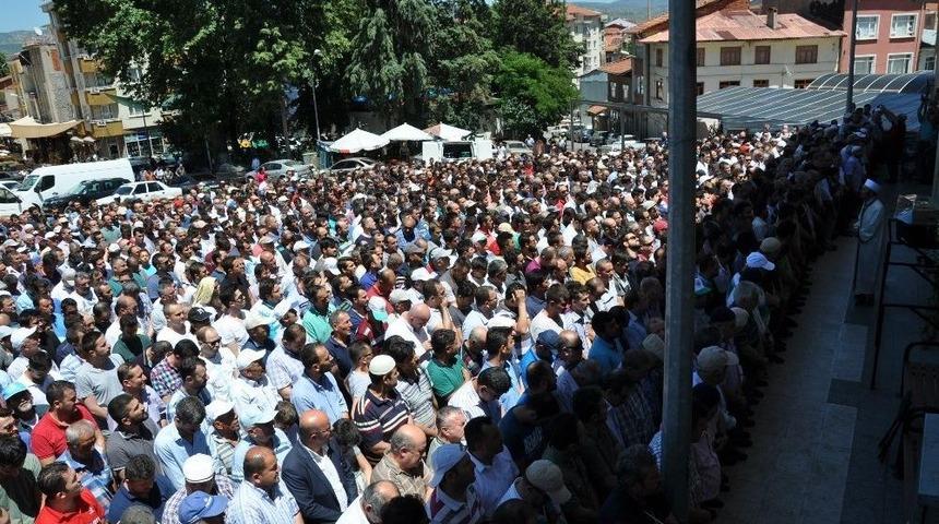 Simav&rsquo;da Bı&ccedil;aklanarak &Ouml;ld&uuml;r&uuml;len Gen&ccedil; İş Adamı Fatih Aydar Son Yoculuğuna Uğurlandı