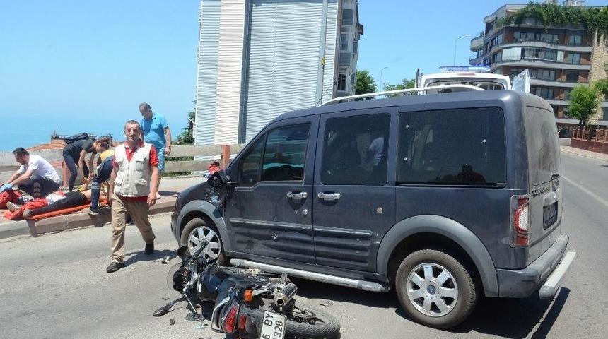 Zonguldak&rsquo;ta Otomobille Motosiklet &Ccedil;arpıştı: 1 Yaralı
