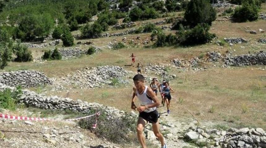 Akseki'de Dağ Koşusu'na 164 Sporcu Katıldı