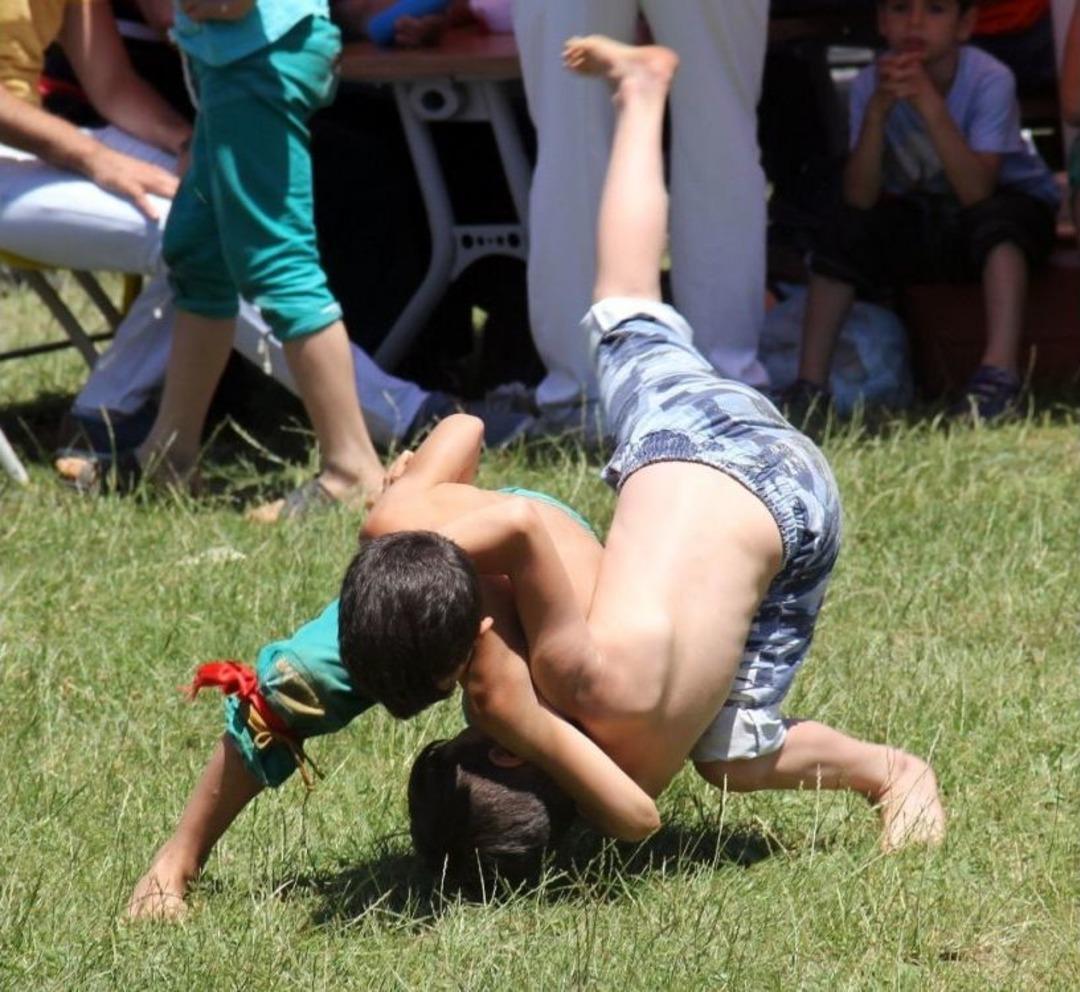 Artvin&rsquo;in Şampiyonlar Ligi Karakucak Ve Boğaların G&uuml;reşleriyle Başladı