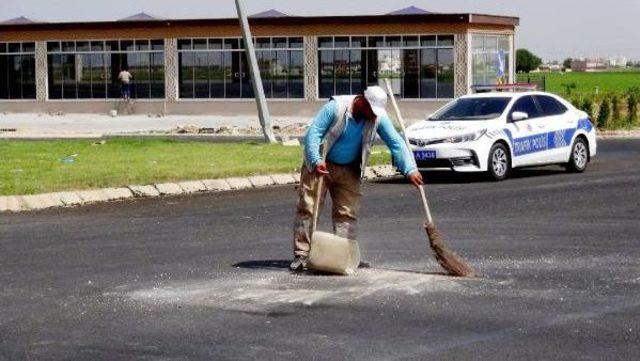 Minibüs Ile Kamyon Çarpıştı: 13 Yaralı