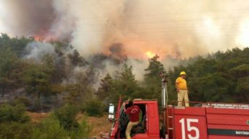 İzmir&rsquo;de Yangın Nedeniyle 5 İl&ccedil;ede Sular Kesildi, Elektrik De Verilemiyor