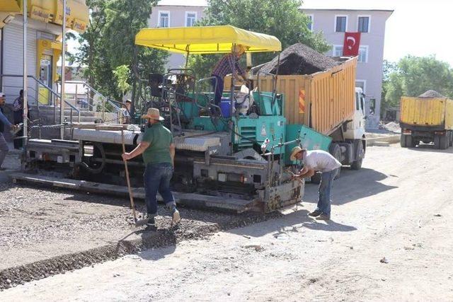 Tutak’ta Yol Ve Kaldırım Çalışmaları Başladı