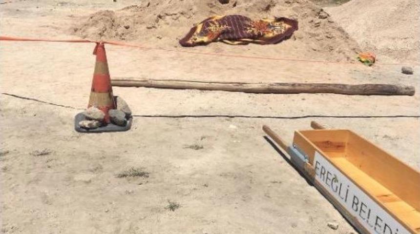 Kum Yığının Altında Kalan 9 Yaşındaki &Ccedil;ocuk &Ouml;ld&uuml;