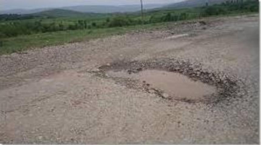 Boz&uuml;y&uuml;k&rsquo;te K&ouml;y Yolları Bakımsızlıktan D&ouml;k&uuml;l&uuml;yor