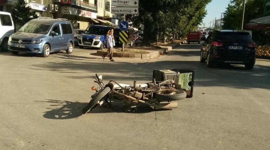 Motosiklet İle Bisiklet &Ccedil;arpıştı: 3 Yaralı