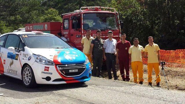 &Uuml;nl&uuml; Rallici Burcu &Ccedil;etinkaya Bucak&rsquo;ın Aracı Yandı 2