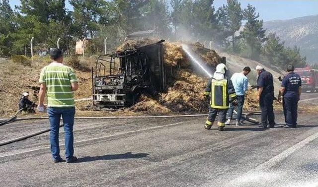 Saman Yüklü Kamyon Cayır Cayır Yandı