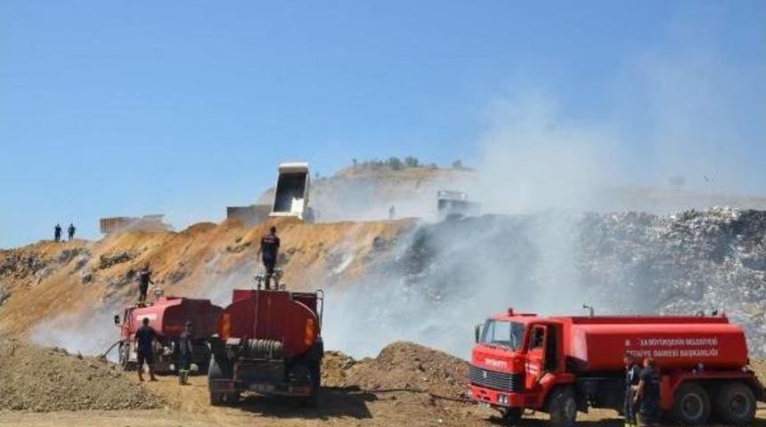 Turgutlu &Ccedil;&ouml;pl&uuml;ğ&uuml;ndeki Yangın S&uuml;r&uuml;yor (2)