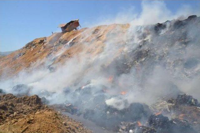 Turgutlu Çöplüğündeki Yangın Sürüyor (2)