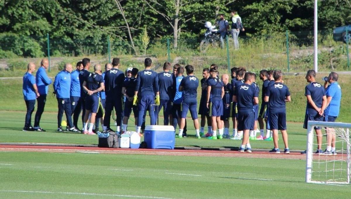 Fenerbah&ccedil;e, D&uuml;zce&rsquo;de İlk Antrenmanını Yaptı