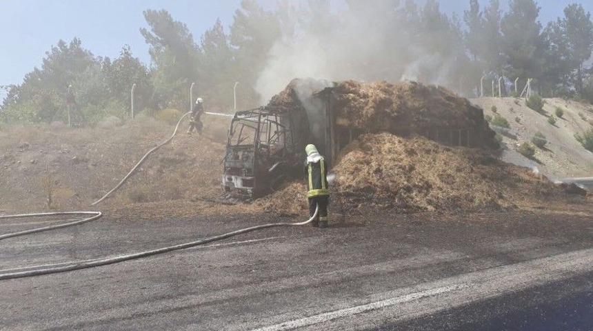 Saman Y&uuml;kl&uuml; Kamyon K&uuml;l Oldu