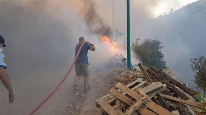 Bodrum &Ccedil;&ouml;pl&uuml;ğ&uuml;nde Başlayan Yangın Ormana Sı&ccedil;radı