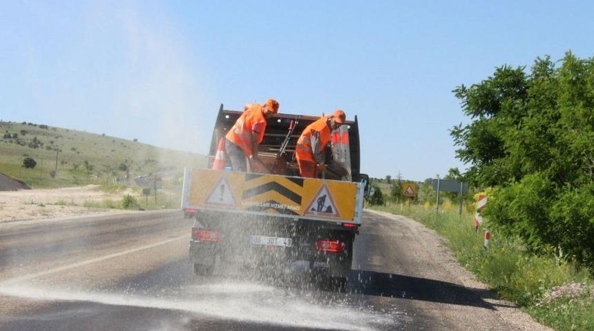Karayolları Ekipleri Eriyen Asfaltlarda &Ouml;nlem Aldı