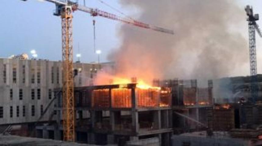 Esenyurt&rsquo;ta Fabrika Deposu İnşaat Alanında Yangın