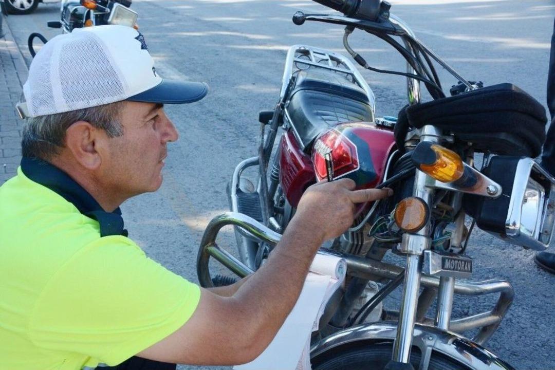Emniyet Genel M&uuml;d&uuml;rl&uuml;ğ&uuml;nden 81 İlde Motosiklet Uygulaması