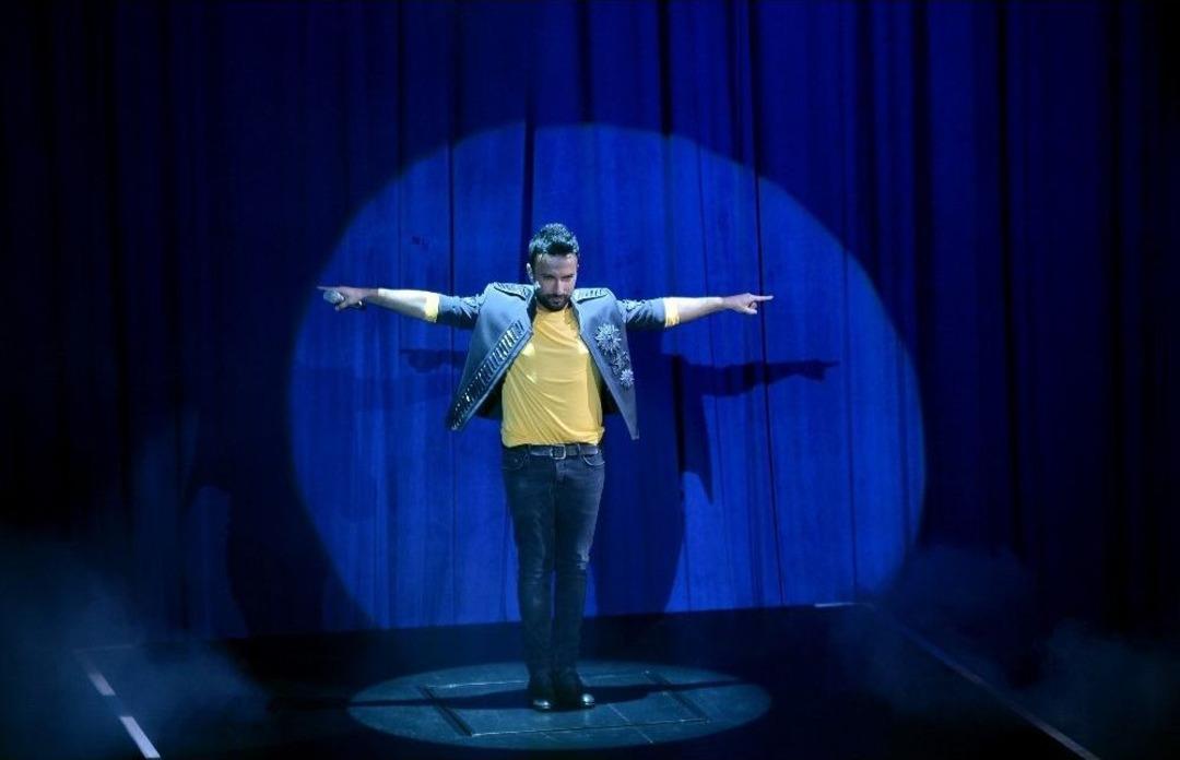 Tarkan Sahneye Yerin Altından &Ccedil;ıktı