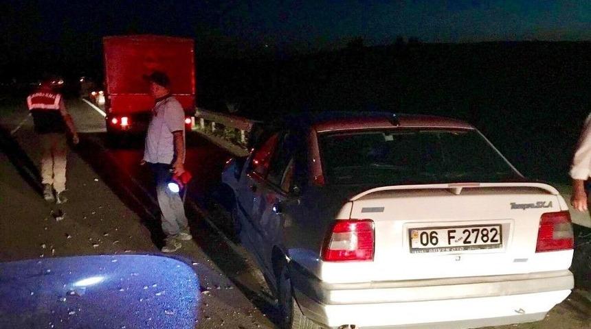 Otomobil İle Trakt&ouml;r &Ccedil;arpıştı: 2 Yaralı