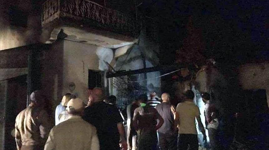 Altıntaş&rsquo;ta Yangın, 2 Katlı Ev Ve Tek Katlı Ahşap Bina K&uuml;l Oldu