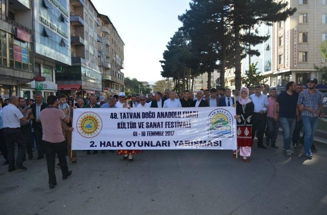 Tatvan Doğu Anadolu K&uuml;lt&uuml;r Ve Sanat Festivali Başladı