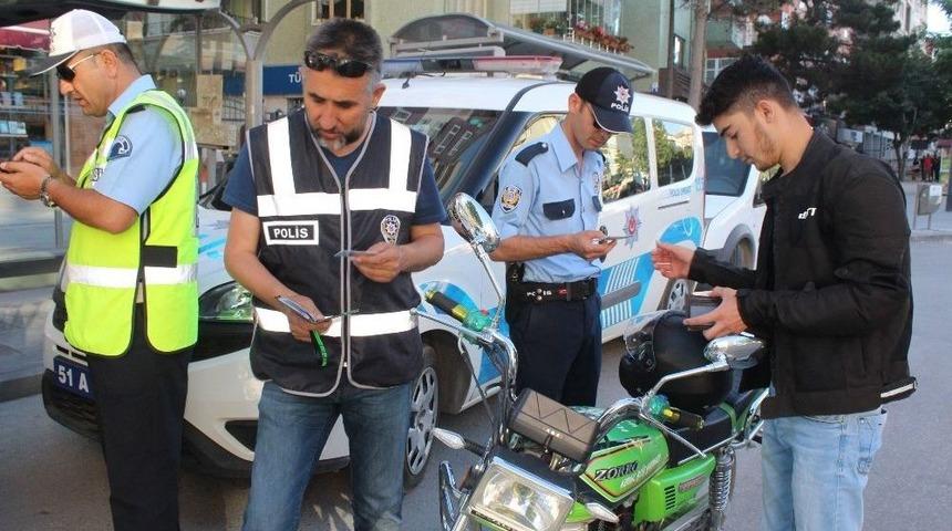 Niğde Polisinden Motosikletli S&uuml;r&uuml;c&uuml;lere Uygulama