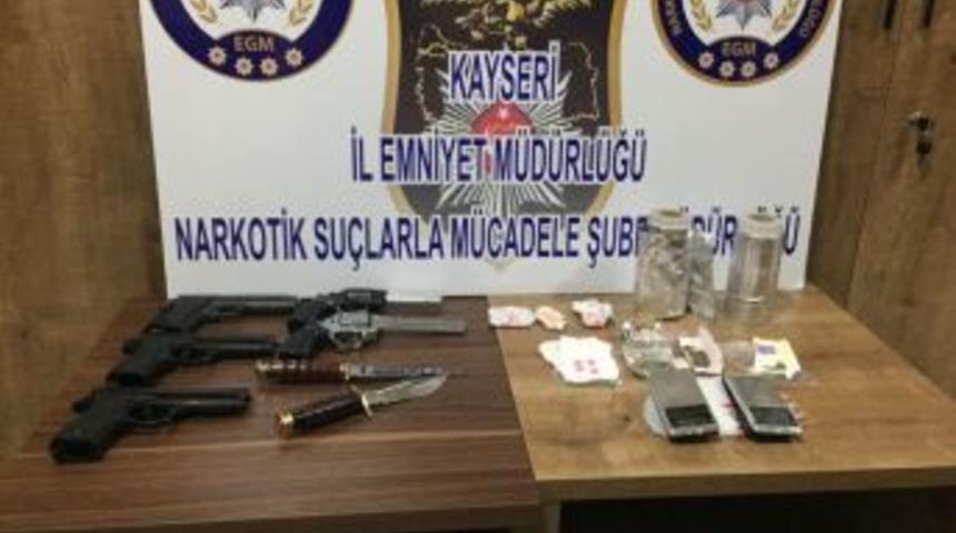 Kayseri&rsquo;de Uyuşturucu Operasyonu: 11 G&ouml;zaltı