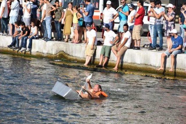 Kartondan Tekne Yarışmasında Ilginç Görüntüler