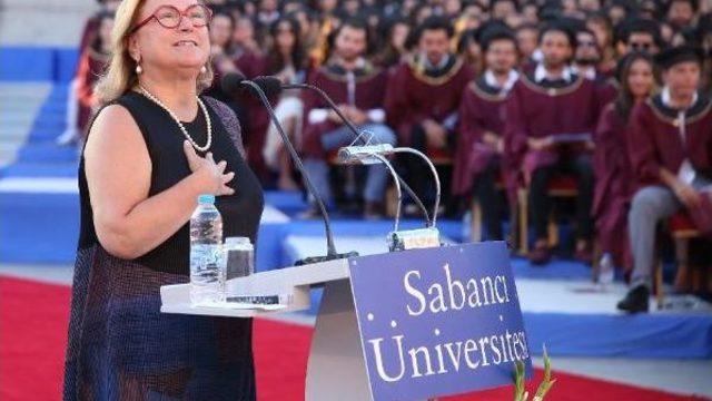 Sabancı Üniversitesi'nden Mezun Olan Öğrenciler Diplomalarını Aldı