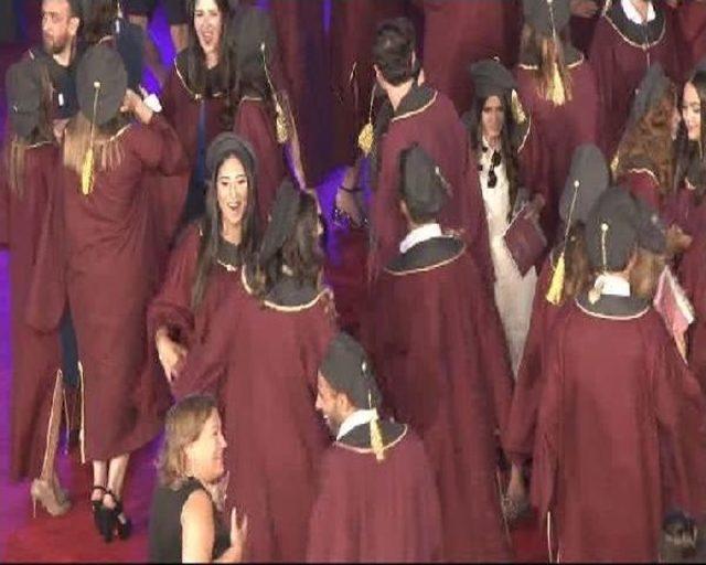 Sabancı &Uuml;niversitesi nden Mezun Olan &Ouml;ğrenciler Diplomalarını Aldı 2