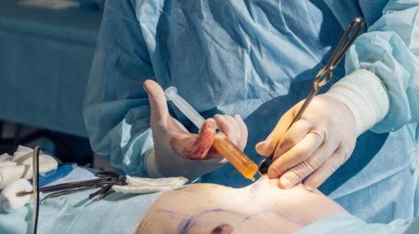 Do&ccedil;.dr.akbaş: Erkekler En &Ccedil;ok Meme K&uuml;&ccedil;&uuml;ltme Operasyonuna Başvuruyor