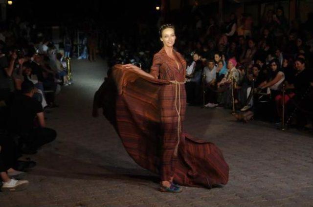 Tamzara Dokumasına İvana Sert Defileli Tanıtım 2