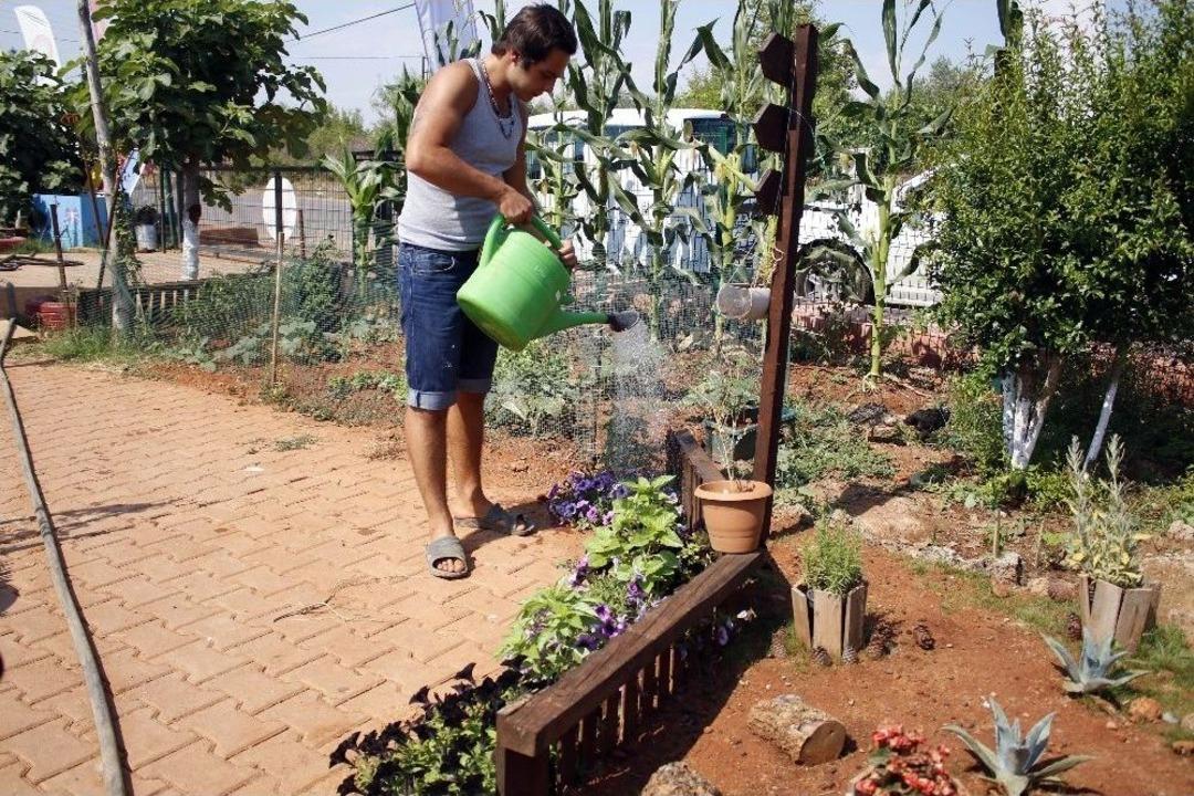 Bu Dernek Bağımlı Gen&ccedil;lere İla&ccedil;sız Rehabilitasyon Hizmeti Sunuyor