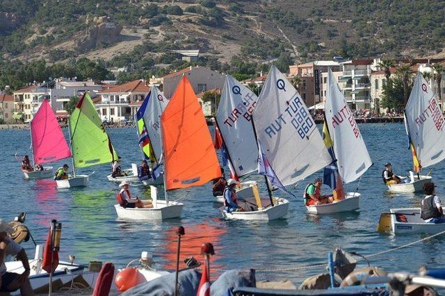 Foça’da Kabotaj Ve Denizcilik Bayramı Coşkusu